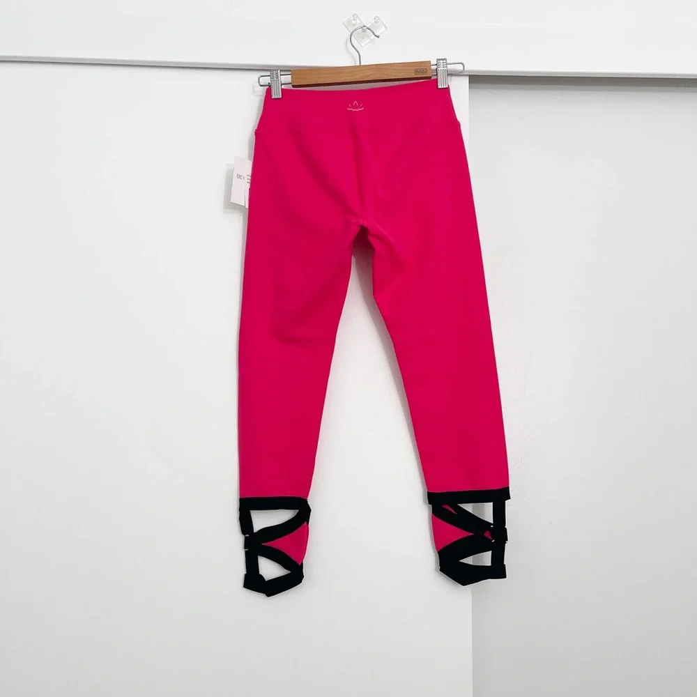 NWT Beyond Yoga Leggings Size Medium